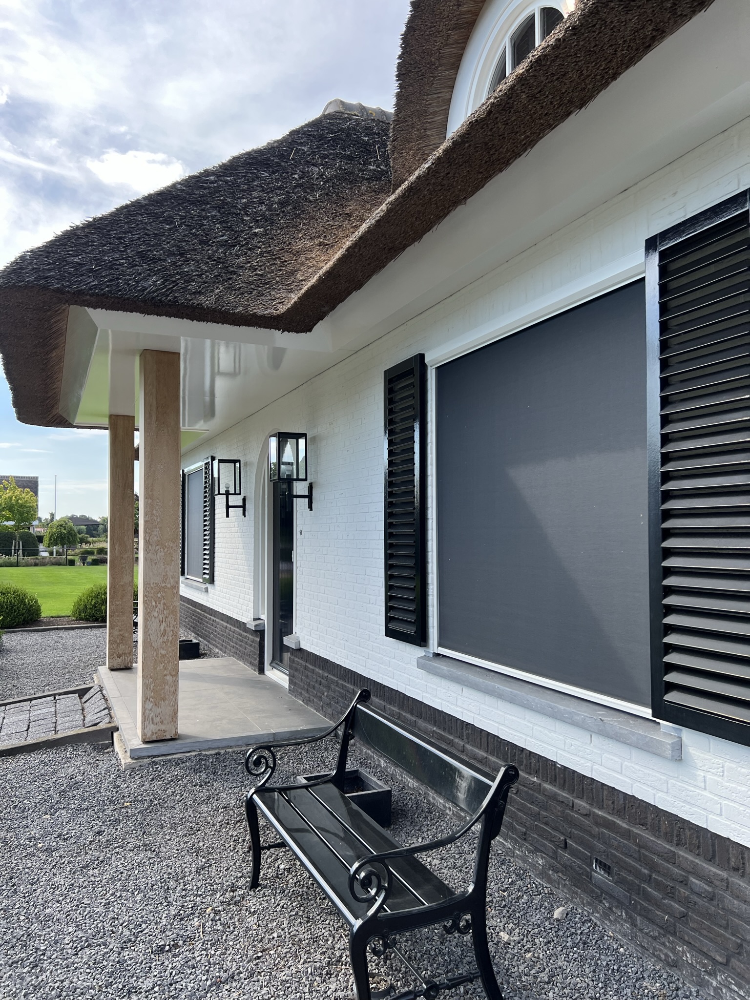 Buitenschilderwerk aan woning van Familie van der Wulp