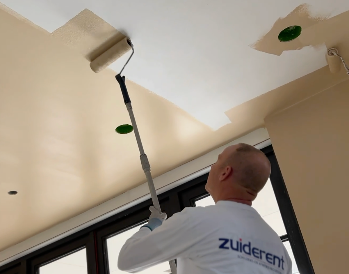 Plafond schilderwerk uitgevoerd door medewerker Zuiderent