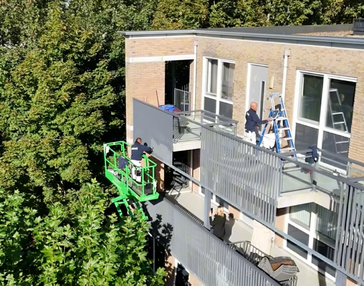Buitenschilderwerk woning balkon uitgevoerd door medewerkers van Zuiderent